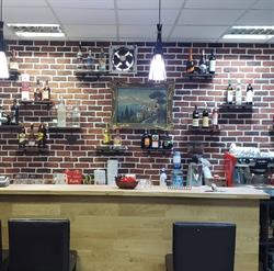 Tudor's Hill Caffe, Dej