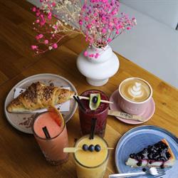 London Coffee-Pub, Salonta