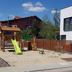 Contemporan Residence, Voluntari