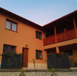 Casa 77, Praid