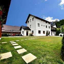 Casa Ambra, Sadova