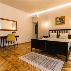Boutique Rooms with Parking, Oradea