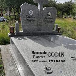 Monumente Funerare Codin Botosani, Curteşti