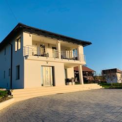 Viktoria House, Fâncel