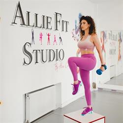 Allie Fit Studio, Voluntari