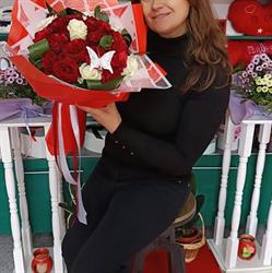 Floraria YUA, Frata