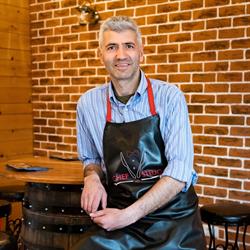 Chef Stelios, Târgu Neamţ