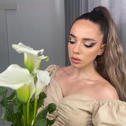 R.Makeup, Dej