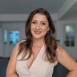 Daniela Feier - The Expert Nail Trainer, Sighişoara