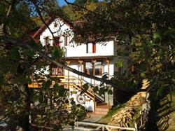 Casa Bobo, Baia de Fier