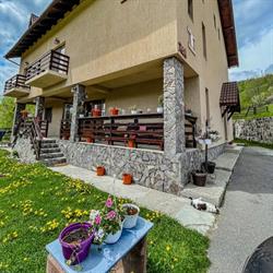 Kate House, Moieciu de Jos