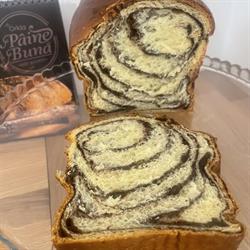 Pâinea Caldă, Huşi
