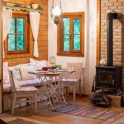 Casuta cu Alune - Cabana Valea Manastirii - Muntii Apuseni, Valea Mănăstirii
