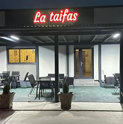 La Taifas, Pieleşti