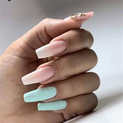 Nail du Soleil by Andreea Ioanes, Arad