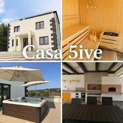 Casa 5ive, Tăşnad