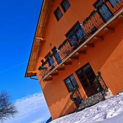 Casa de pe Varf, Peştera