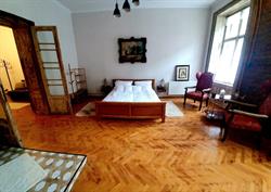 Aron Rooms, Oradea