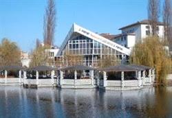 Lake Grove, Arad