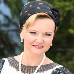 Solista de muzica populara interpreta Elena Sima, Bucureşti